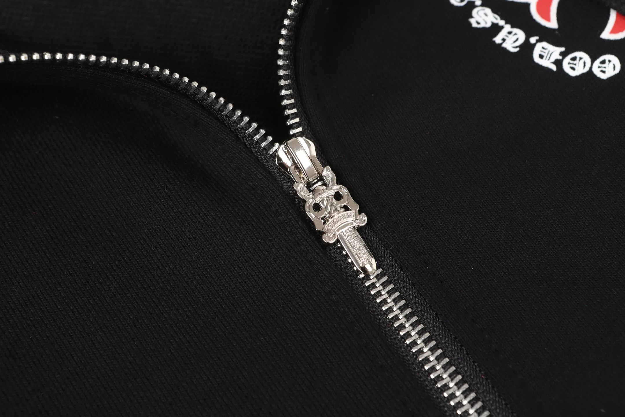 P240 -Chrome Hearts/Chrome Hearts cross printed zipper sweatshirt cardigan jacket -High weight, high density and high quality. The wool is soft, delicate and skin-friendly. It feels soft and silky. It has excellent warmth and skin-friendly properties.